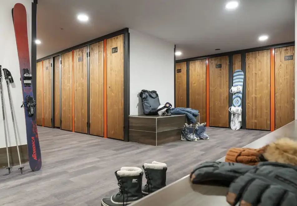 Manaka, Plagne Centre (self catered apartments) - Ski lockers