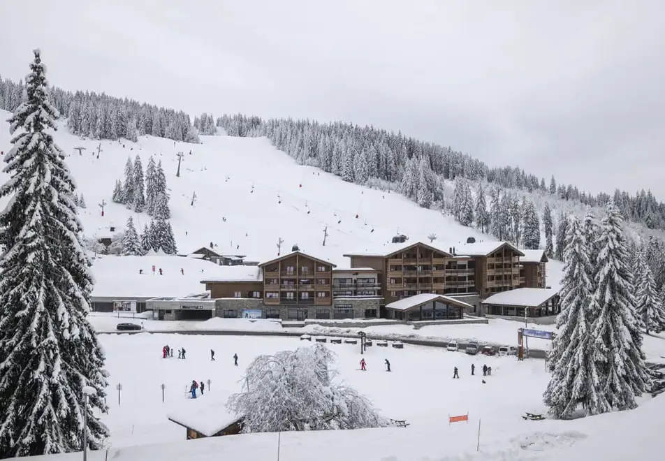 Hameau de l'Ours, Manigod (self catered apartments) - Excellent ski location