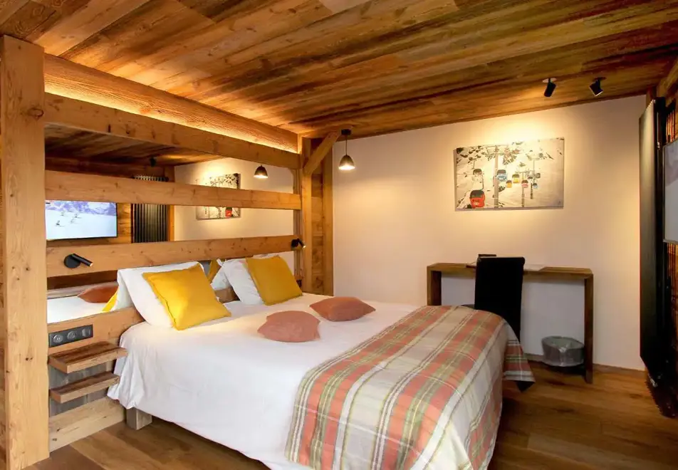 Chalet L'Ourse, Les Deux Alpes (self catered chalet) - Double bedroom