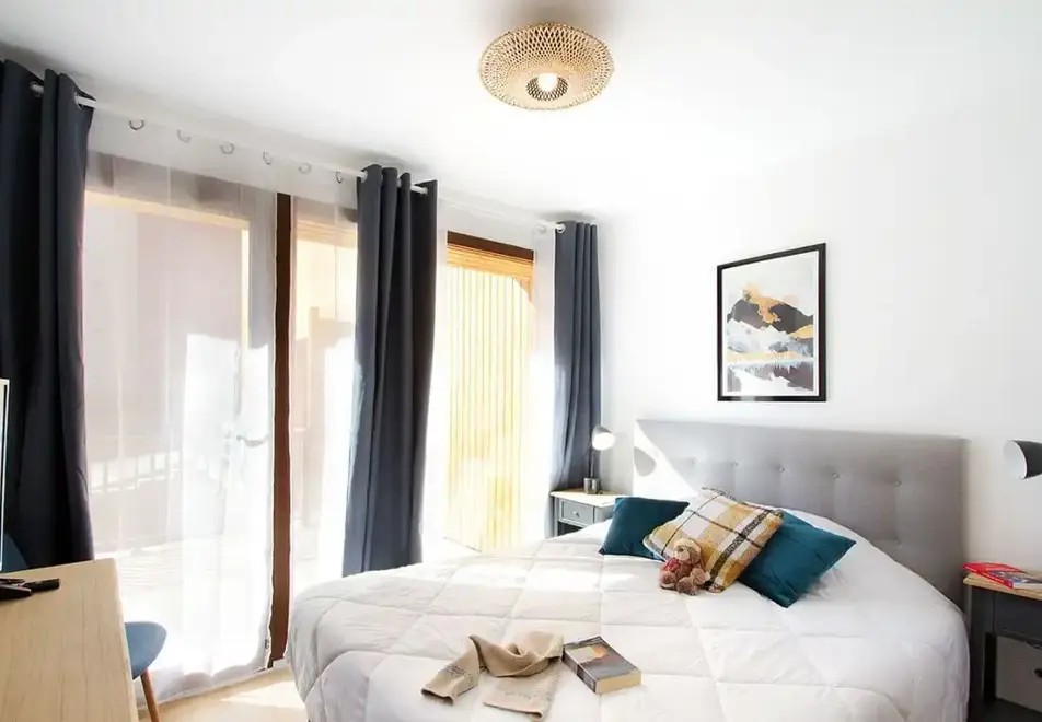 Provencal, Les Deux Alpes (self catered apartments) - Typical double bedroom style