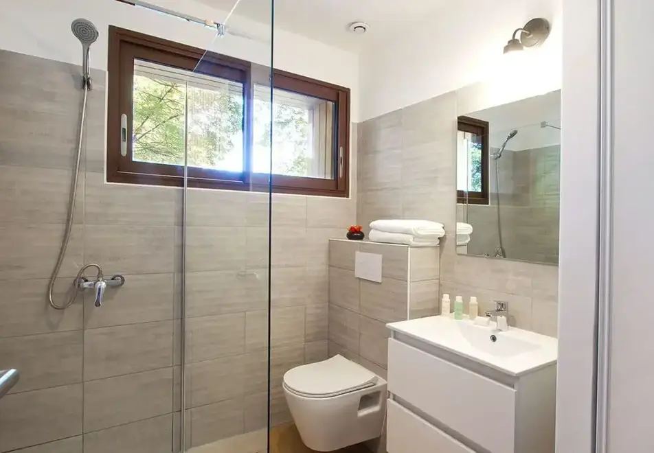 Provencal, Les Deux Alpes (self catered apartments) - Typical shower room style