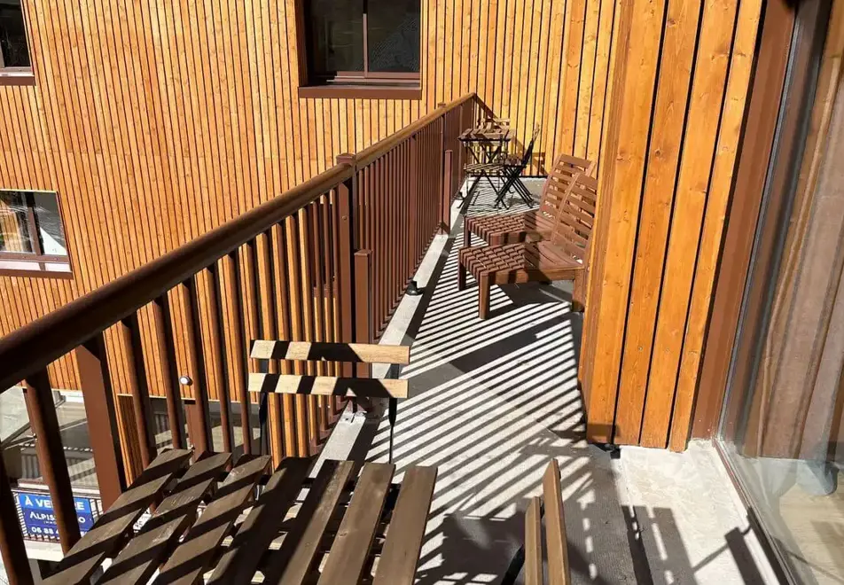 Provencal, Les Deux Alpes (self catered apartments) - Typical balcony style
