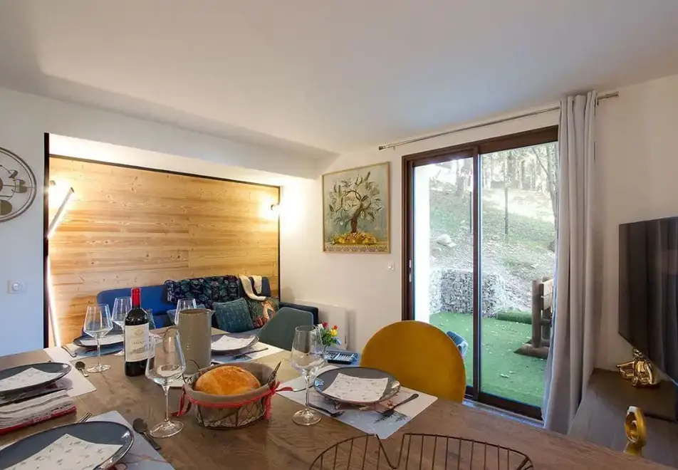 Provencal, Les Deux Alpes (self catered apartments) - Typical apartment style