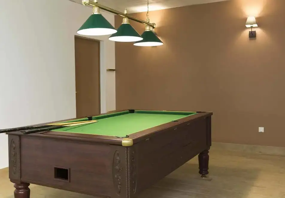 l'Oree des Pistes, St Sorlin d'Arves (self catered apartments) - Pool table