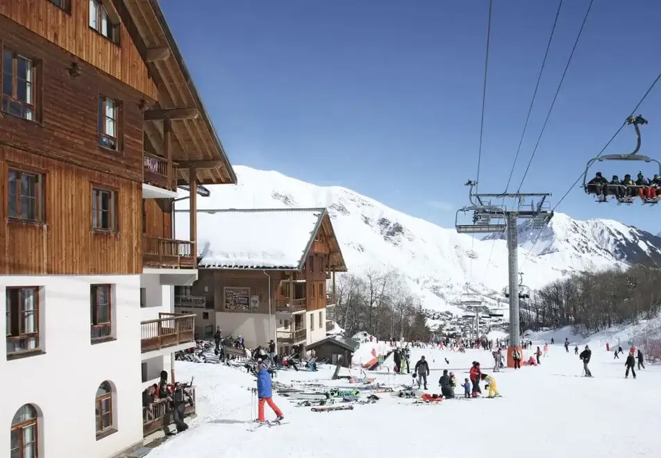l'Oree des Pistes, St Sorlin d'Arves (self catered apartments) - Close to slopes