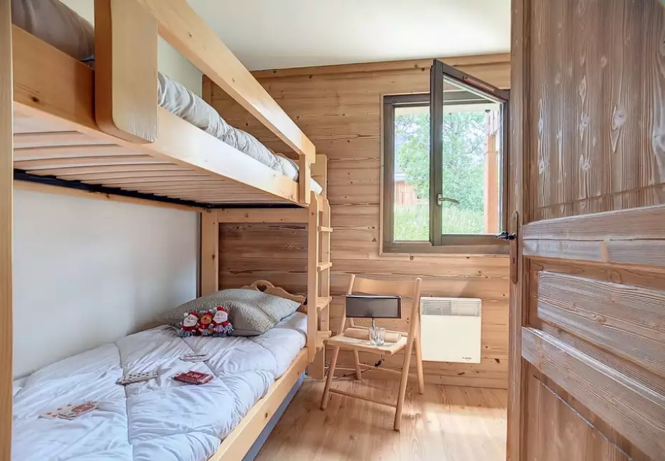 4 bedroom apartment in Saint Martin de Belleville (self catered) - Alcove with bunk beds