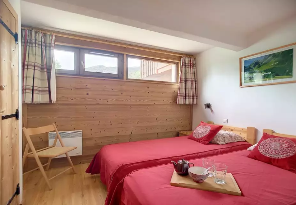 4 bedroom apartment in Saint Martin de Belleville (self catered) - Bedroom