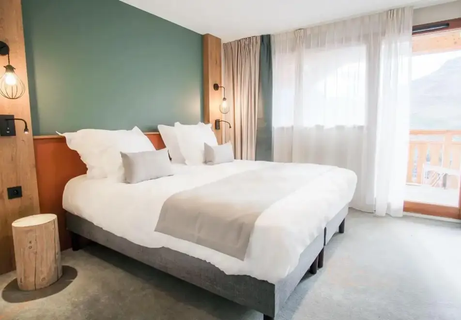 Cretes, Les Deux Alpes (all inclusive hotel) - Typical room style