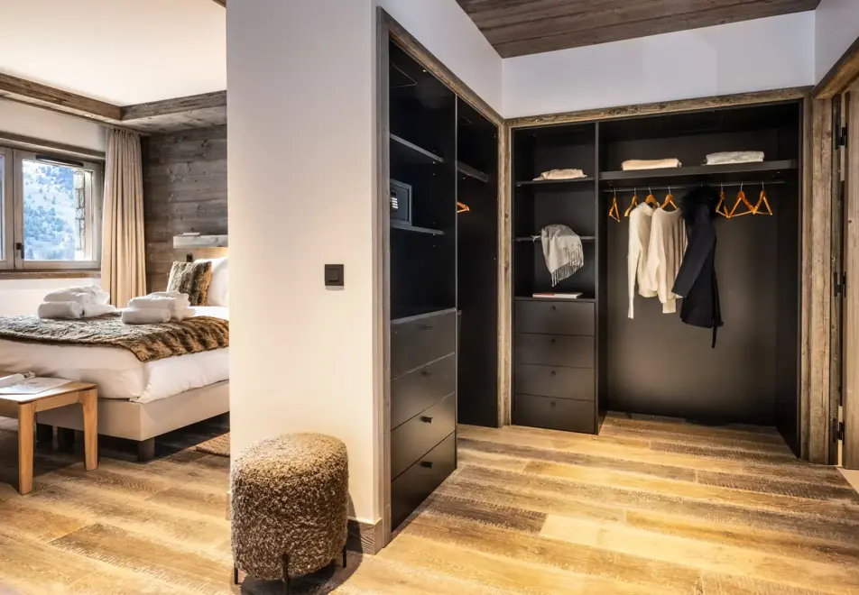 Falcon Lodge, Meribel (self catered apartments) - B20 (©Philippe Gal)