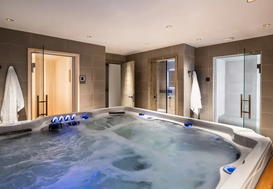 Falcon Lodge, Meribel (self catered apartments) - B30 (©Philippe Gal)