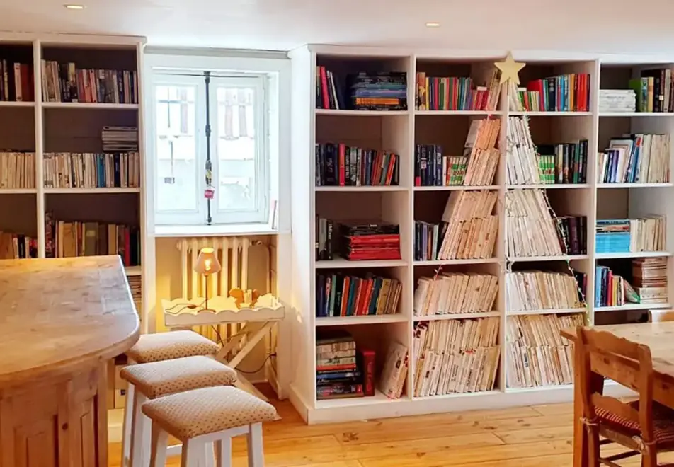 Loge, Alpe d'Huez (self catered chalet) - Library