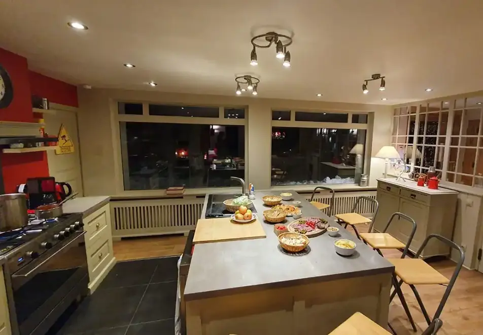 Loge, Alpe d'Huez (self catered chalet) - Kitchen