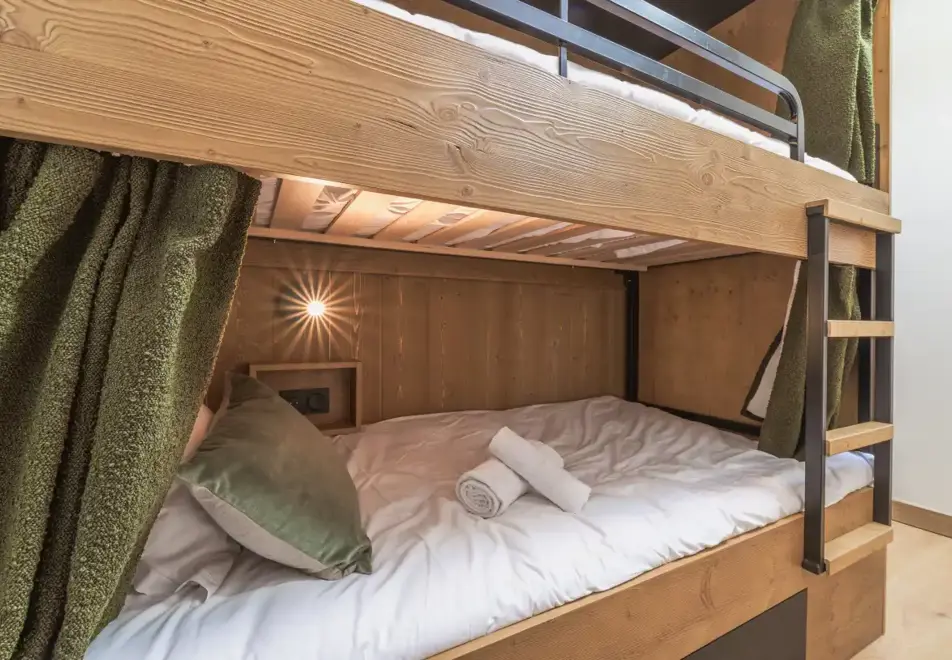 l'Eclat des Veriaz, Megeve (self catered apartments & chalets) - Typical 3 bedroom alcove apartment style