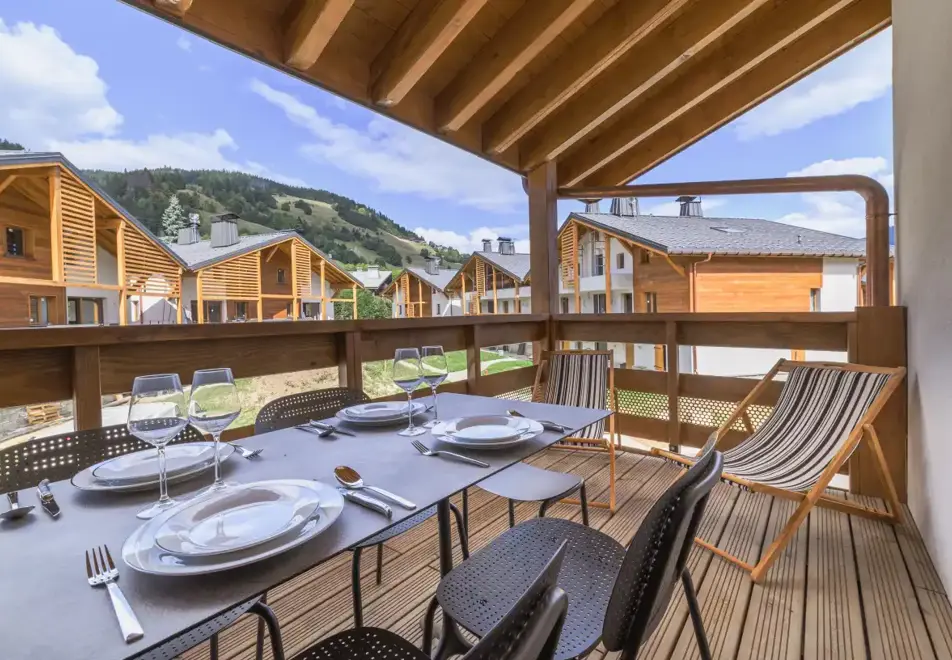 l'Eclat des Veriaz, Megeve (self catered apartments & chalets) - Typical 3 bedroom alcove apartment style