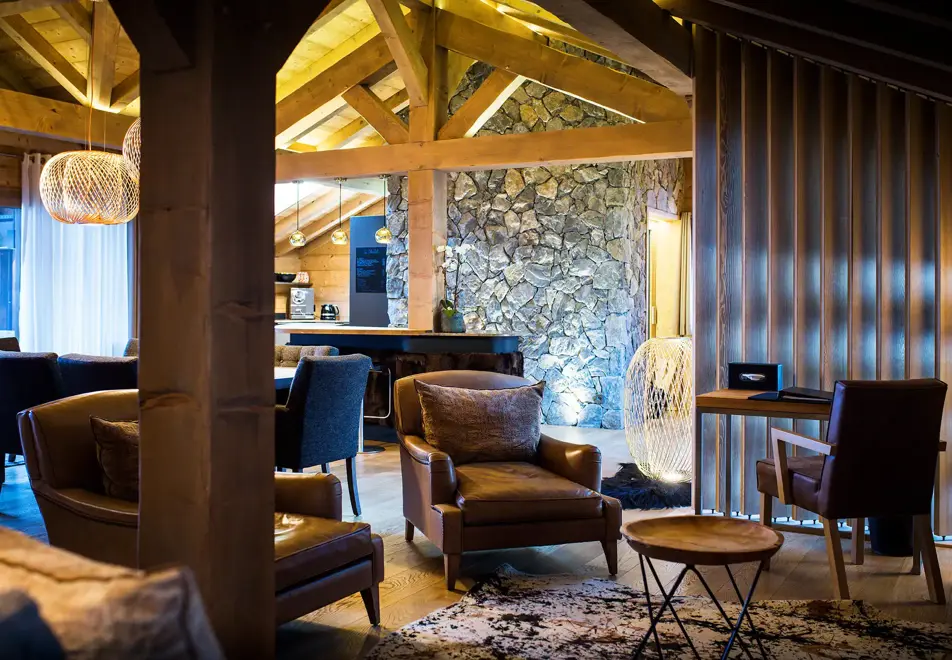 Chalet le Coeur, La Clusaz (B&B chalet) - Dining/lounge area