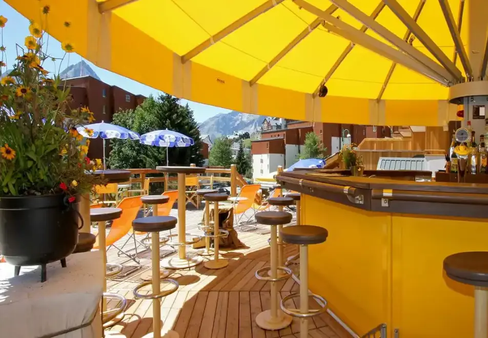 Cote Brune, Les 2 Alpes (hotel) - Outside bar