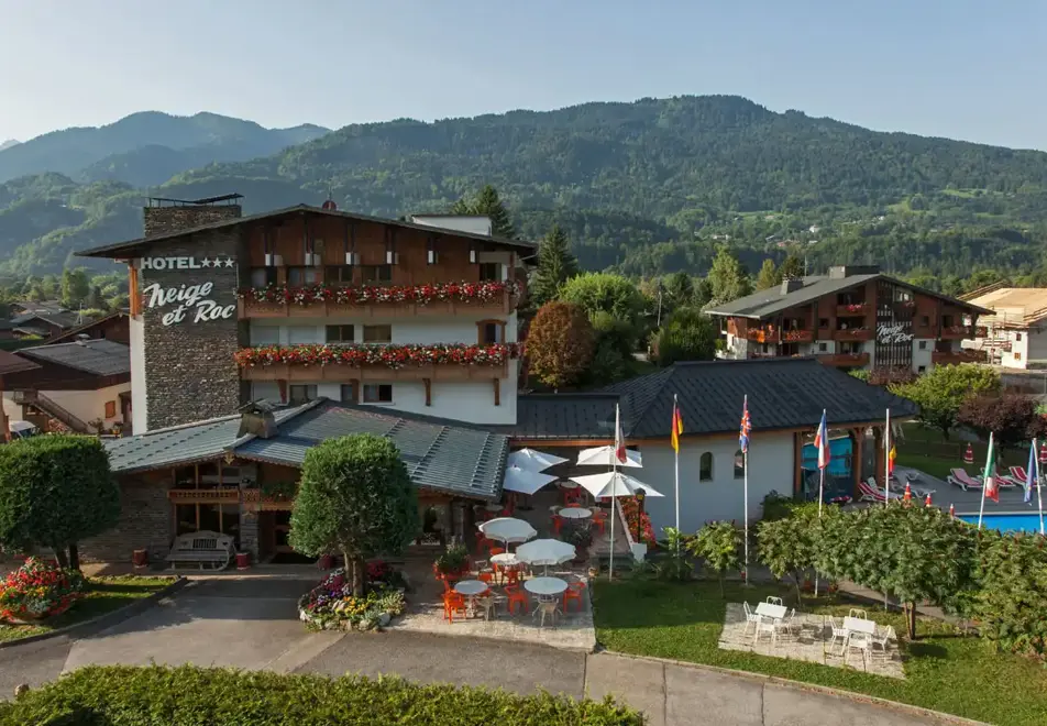 Neige et Roc, Samoens (hotel & apartments)