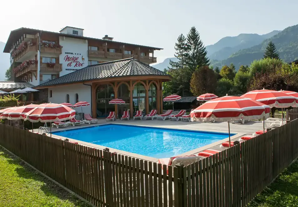 Neige et Roc, Samoens (hotel & apartments) - Outdoor heated pool