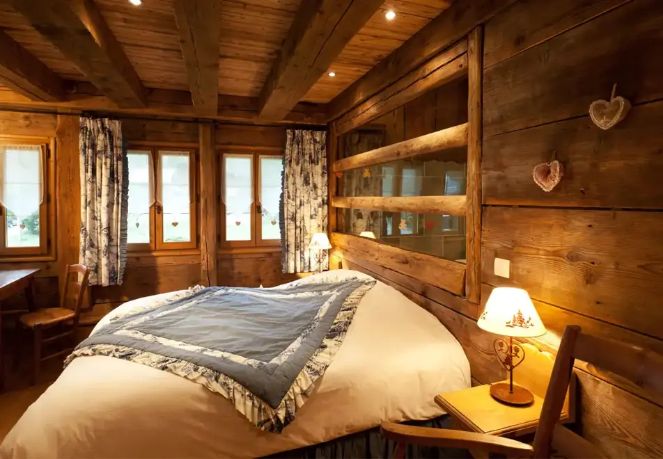La Ferme de Fontany, Samoens (self catered chalet) - Double bedroom 