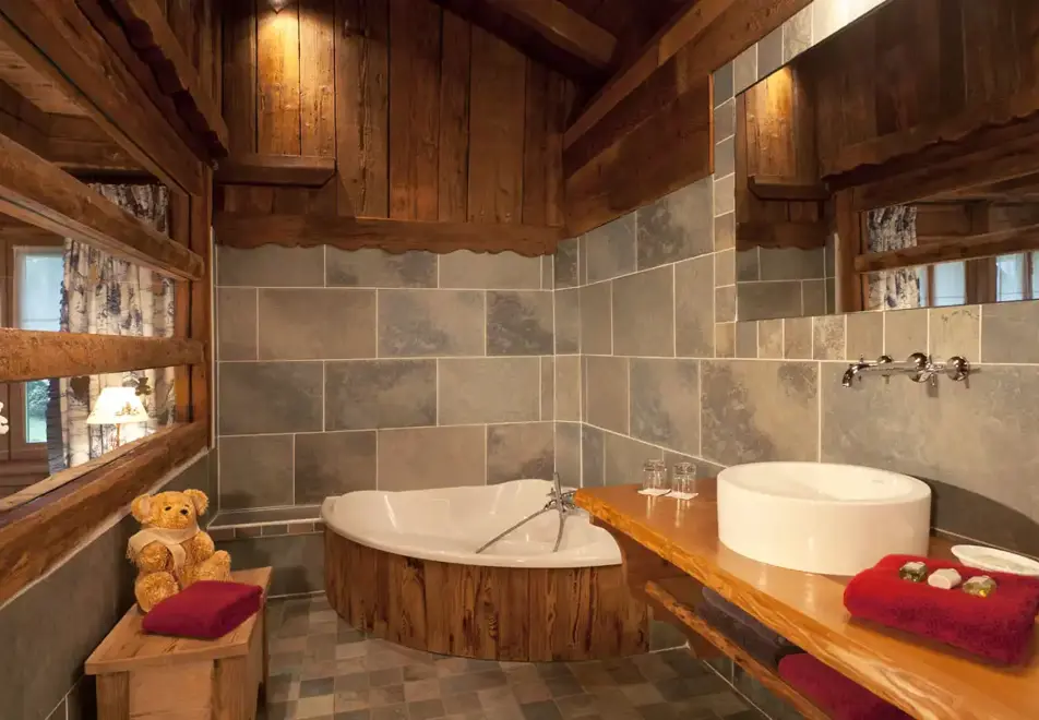 La Ferme de Fontany, Samoens (self catered chalet) - Bathroom