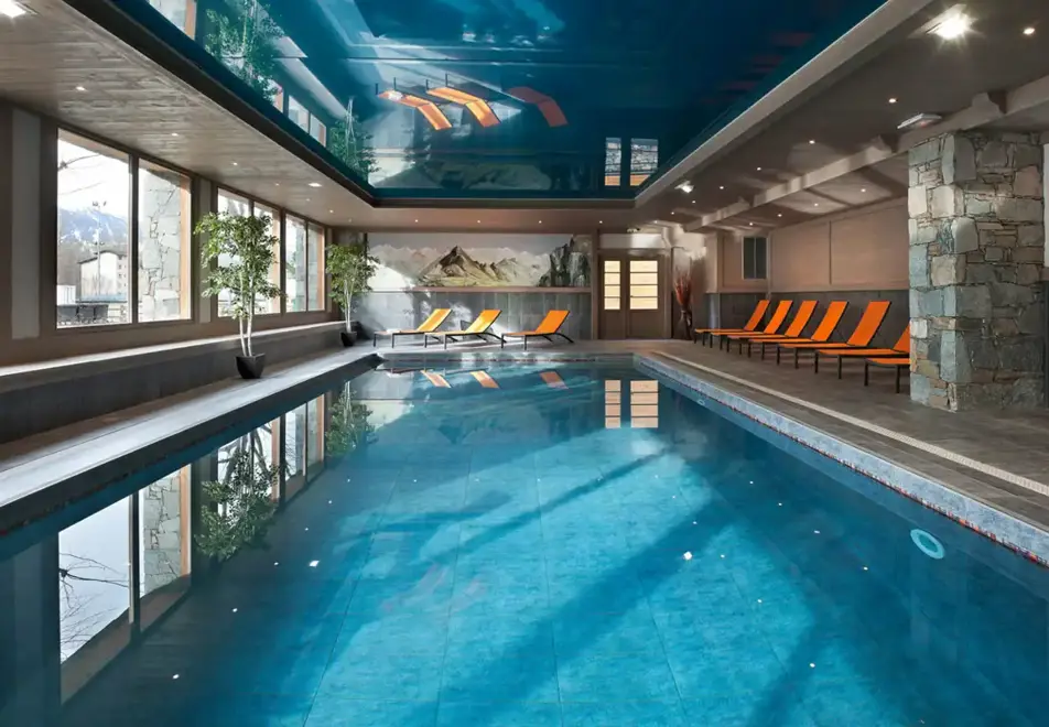 Le Coeur d'Or, Bourg St Maurice (self catered apartments) - Indoor Pool
