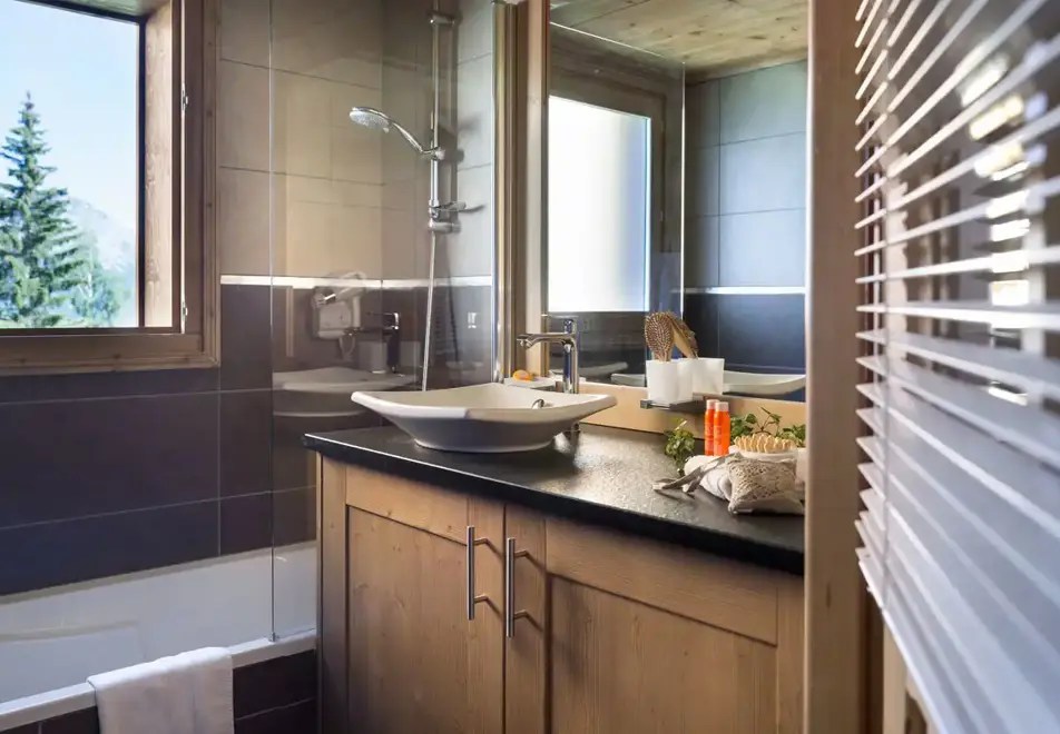 Lodge Hemera, La Rosiere (self catered apartments) - Bathroom