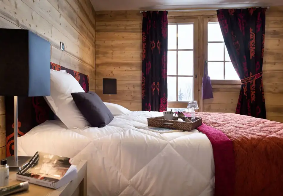 Grange aux Fees, Valmorel (self catered apartments) - Double Bedroom