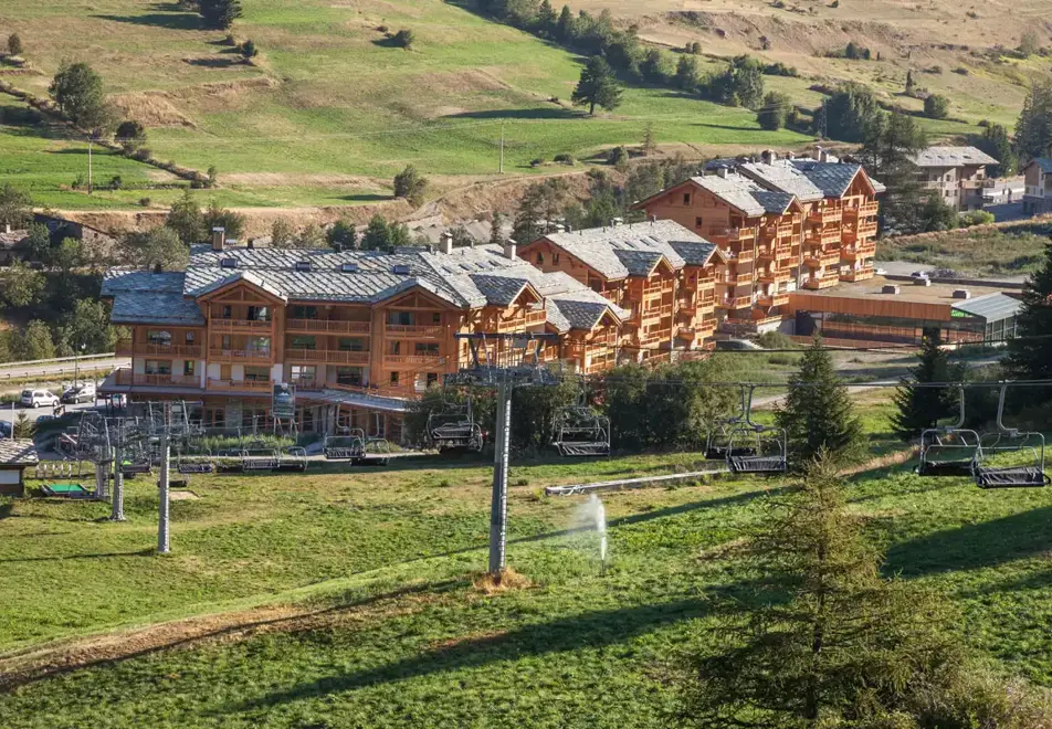 Les Chalets du Flambeau, Val Cenis (self catered apartments) - Stunning Location
