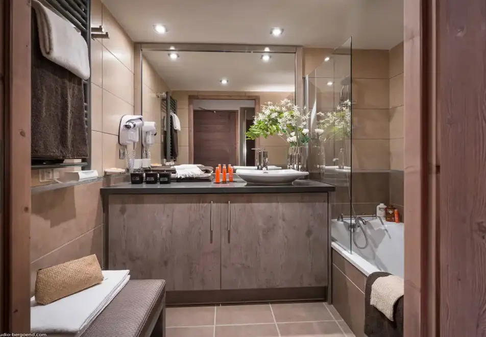 Le Cristal de Jade, Chamonix (self catered apartments) (©Ludovic Di Orio)  - Bathroom