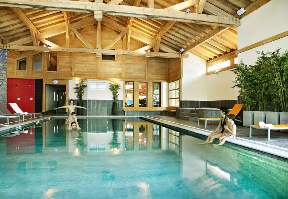 La Reine des Pres, Samoens (self catered apartments) - Indoor pool 