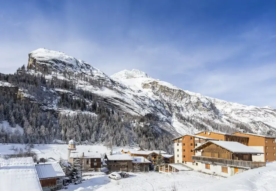 Club Hotel, Tignes les Brevieres (hotel) (©ManuReyboz) - Building on right
