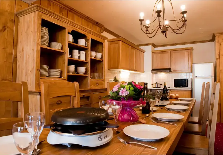 Le Refuge, La Rosiere (self catered apartments) - Typical apartment sleeps 8-10 style