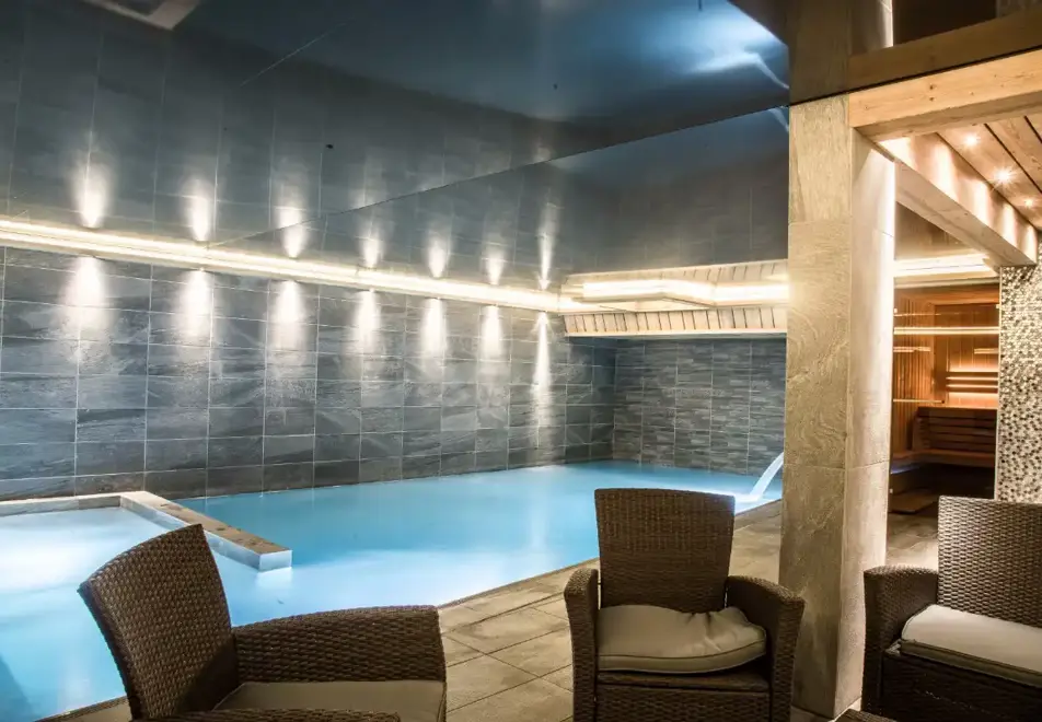 Les Cimes, La Clusaz (self catered apartments) - Indoor Pool