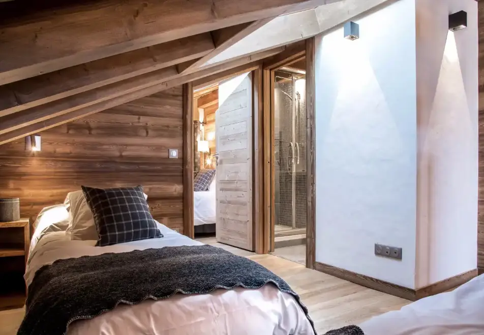 Les Cimes, La Clusaz (self catered apartments) - Bedroom