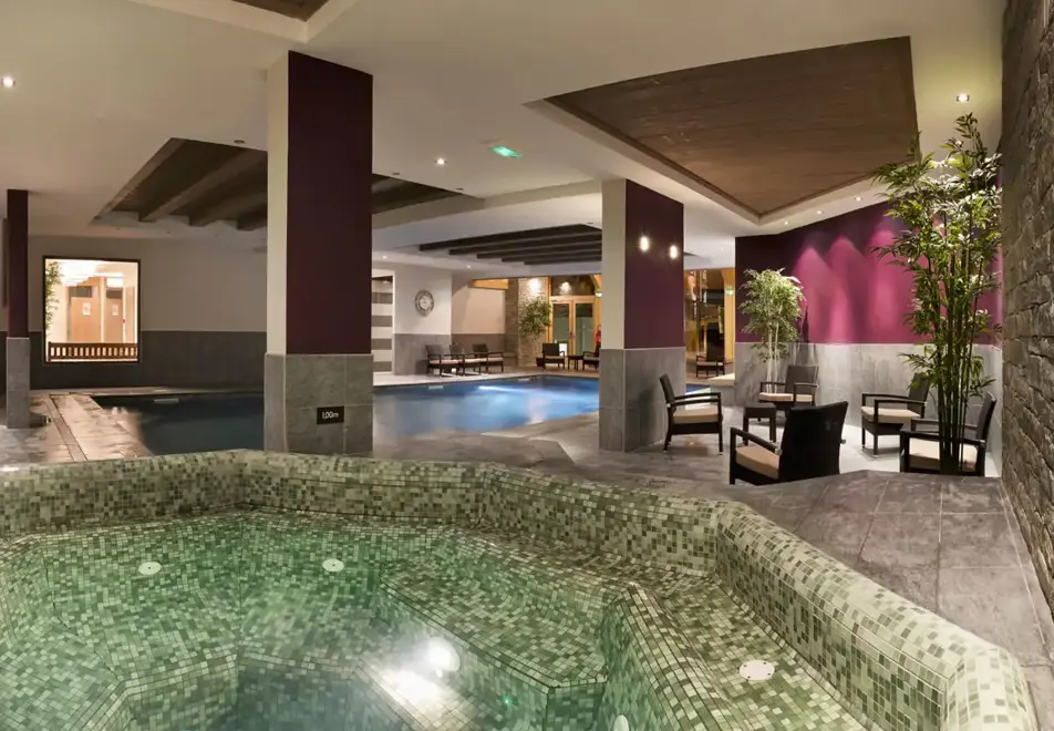 Chalet des Dolines, Montgenevre (self catered apartments) - Jacuzzi