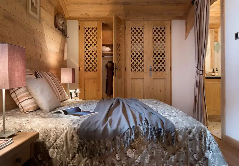 Le Hameau de Pierre Blanche, Les Houches (self catered apartments) - Double Bedroom