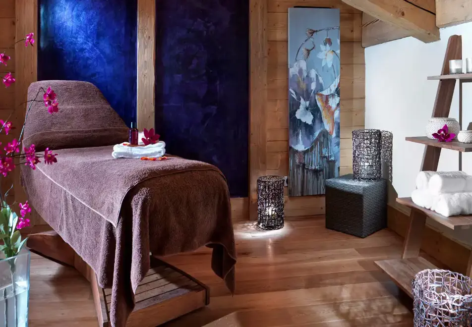 La Reine des Pres, Samoens (self catered apartments) - Treatment room