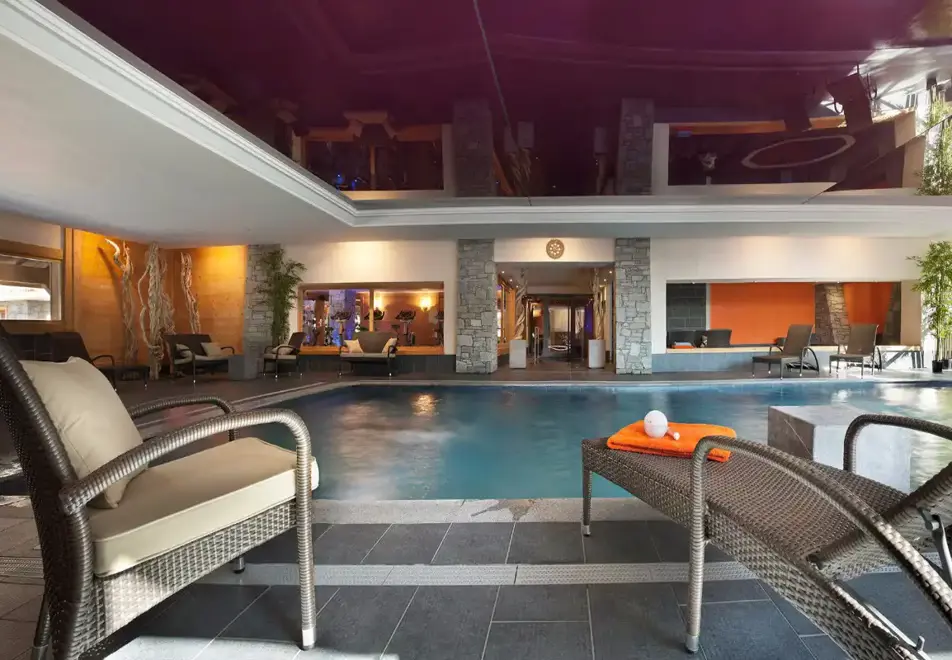 Les Chalets du Jouvence, Les Carroz (self catered apartments) - Indoor Pool