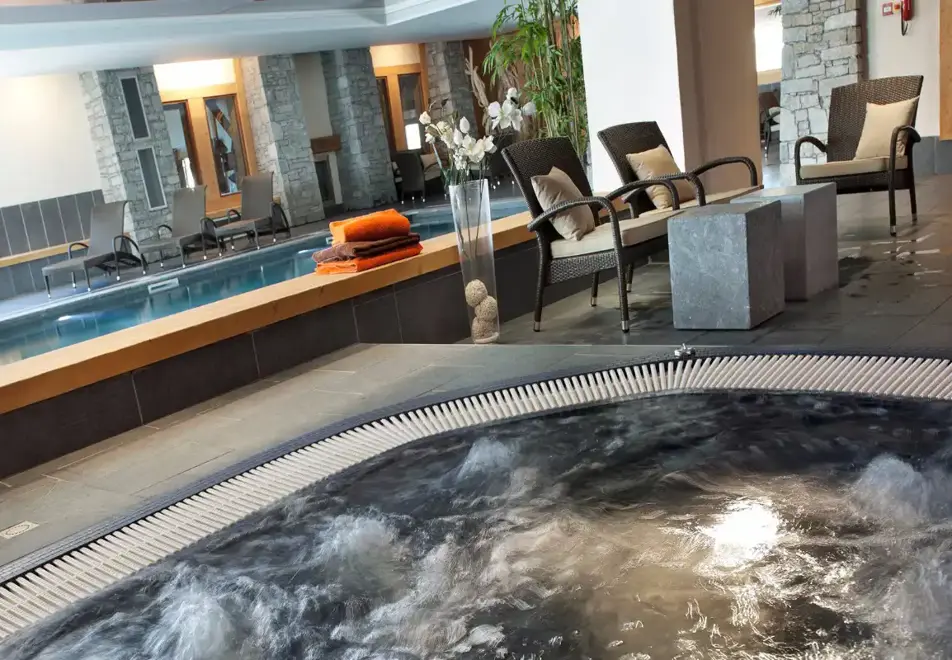 Les Chalets du Jouvence, Les Carroz (self catered apartments) - Jacuzzi