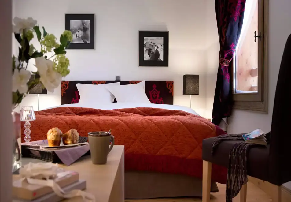 Les Chalets du Flambeau, Val Cenis (self catered apartments) - Double Bedroom