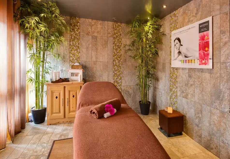 Les Cimes Blanches, La Rosiere (self catered apartments) - Spa