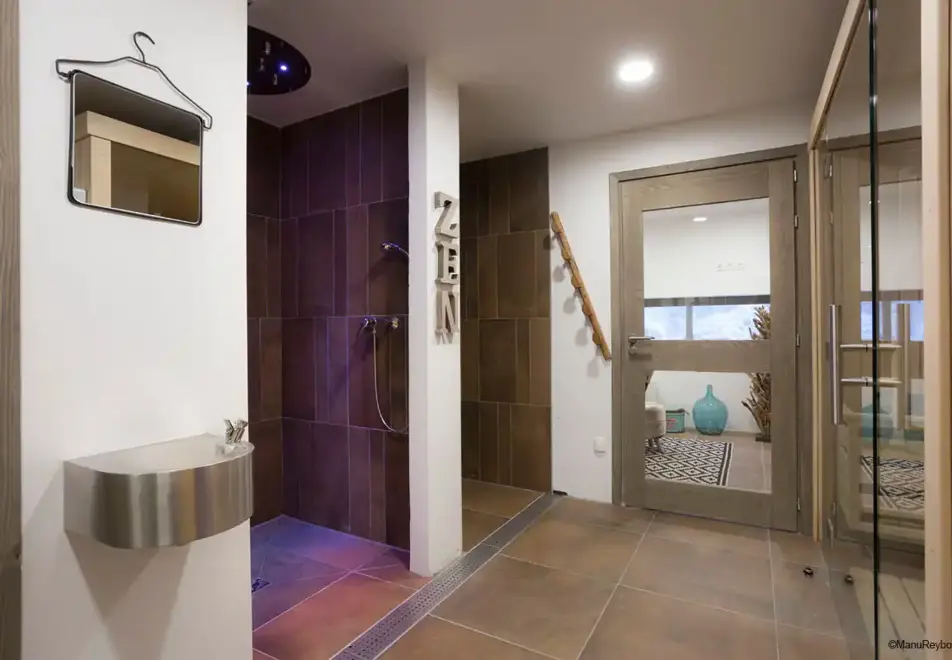 Hameau de Barthelemy, La Rosiere (self catered apartments) - Spa