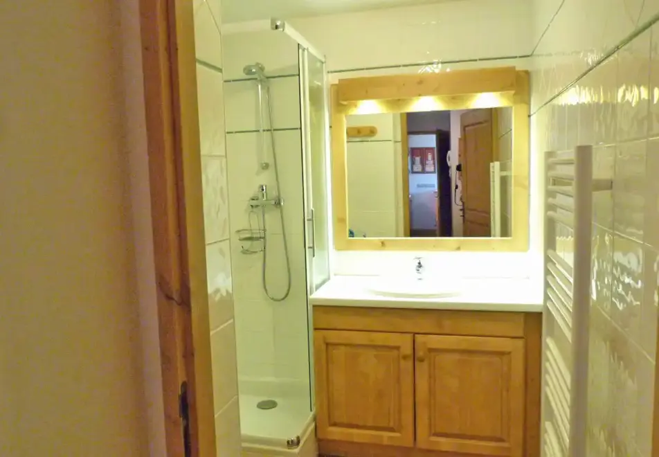 Residences de Charme, Areches Beaufort (self catered apartments) - Shower room