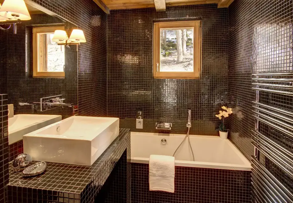 Chalet Claudine, Morzine (self catered chalet) - Bathroom