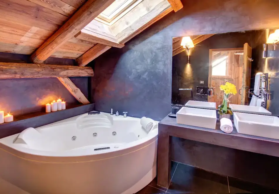 Chalet Claudine, Morzine (self catered chalet) - Master en-suite bathroom