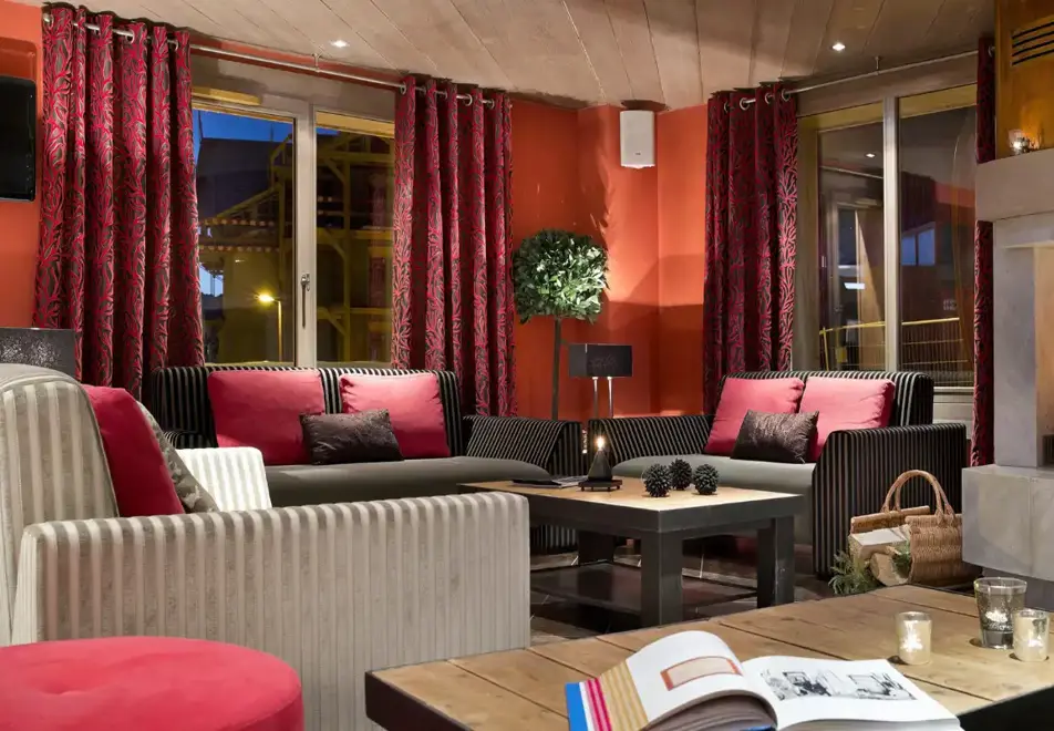 Chalet des Dolines, Montgenevre (self catered apartments) - Reception