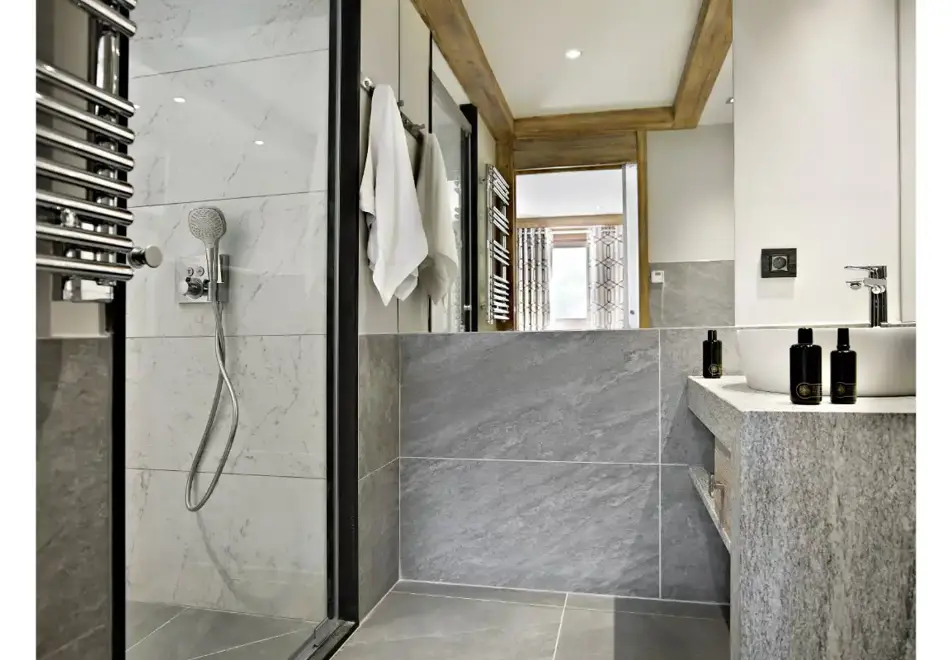 Elena, Les Houches (self catered apartments) - Bathroom