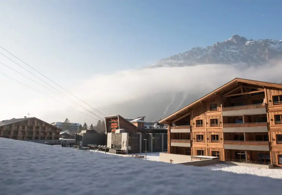 Le Cristal de Jade, Chamonix (self catered apartments) - Next to Aiguille du Midi cable car
