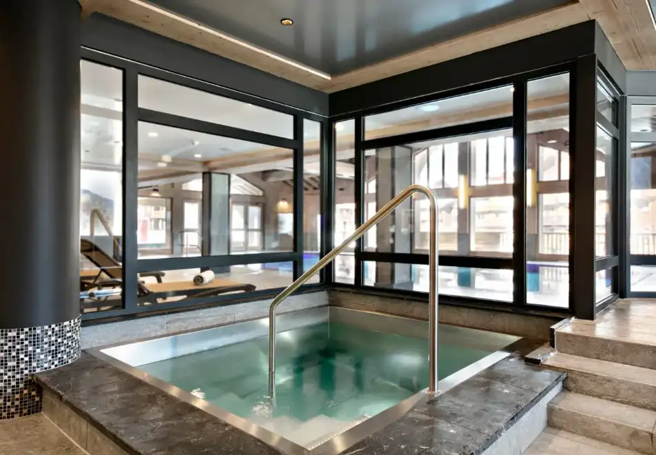 Anitea, Valmorel (self catered apartments) - Hot tub