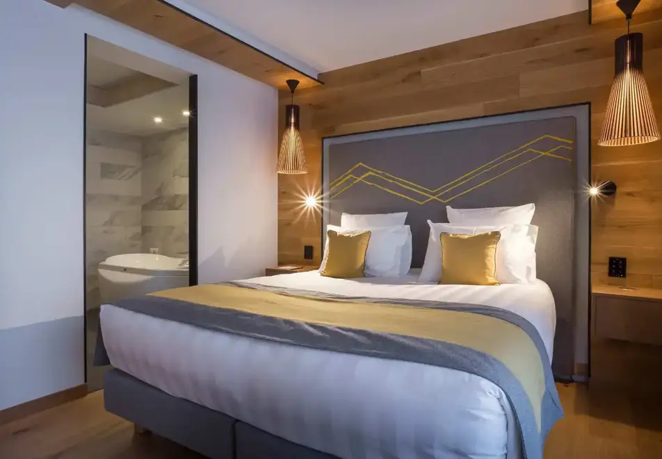 Alparena, La Rosiere (Apartments & Hotel) - Typical family junior suite 2-4 style